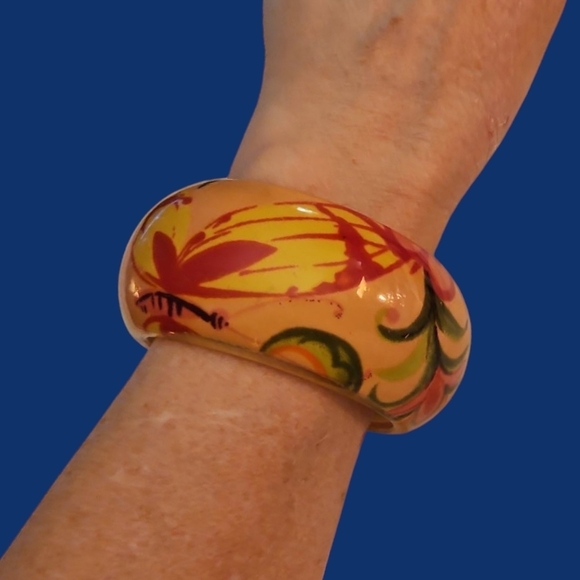 Vintage Jewelry - Vintage Colorful Tropical Floral Butterfly Chunky Acrylic Bangle Bracelet